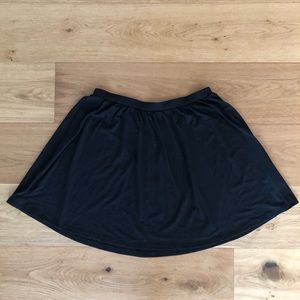 EUC-Black knee length skirt soft & comfy (M)